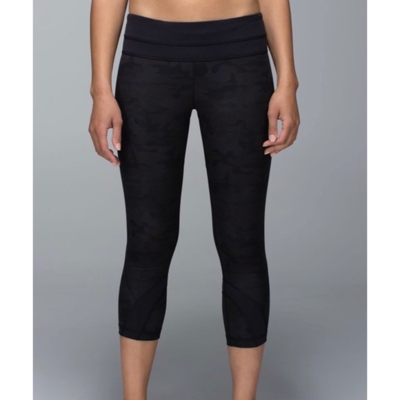 LULULEMON Inspire Crop II in Black Camo Print - Picture 2 of 2